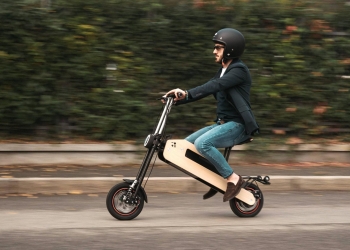 TOM: The Smart And Eco-Friendly Electric Scooter That You Can Carry In Your Backpack