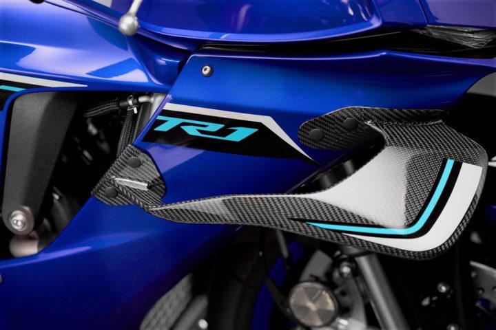 Yamaha 2025 YZF-R1 and YZF-R1M with New MotoGP-Inspired Winglets now ...