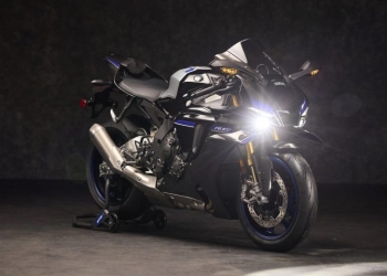 Yamaha 2025 YZF-R1 and YZF-R1M with New MotoGP-Inspired Winglets now official