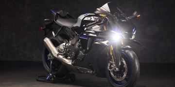 Yamaha 2025 YZF-R1 and YZF-R1M with New MotoGP-Inspired Winglets now official