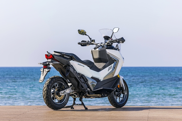 SYM ADX TG 400 Debuts at Content Moto 2 Event in Carmona, Marking Bold Entry into Adventure Scooter Segment 5 S1 le sym adx 400 tg est il vraiment un concurrent de taille pour les honda adv et x adv 833310