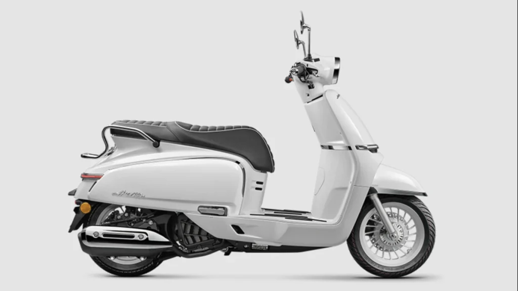 CFMoto 150 Aura: A Stylish Retro Scooter Packed With Modern Features 3 cfmoto aura 150 2025 02 1753150905