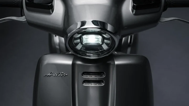 CFMoto 150 Aura: A Stylish Retro Scooter Packed With Modern Features 2 cfmoto aura 150 2025 08 1753153525