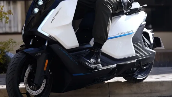Keeway EZI Hypevolt: Two-Variant Electric Scooter Eyes Asian Markets, Up to 125 km Range 8 EZI Hypevolt Electric Scooter 1