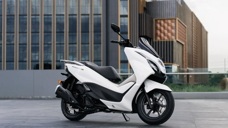 SuzukiBurgman15 WhiteColor